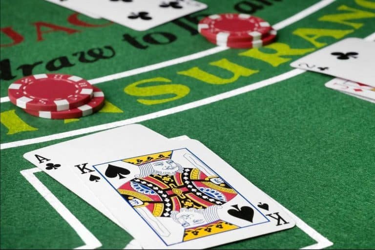 Antarmuka aplikasi bpjstoto menampilkan studio live dealer dengan blackjack dan roulette